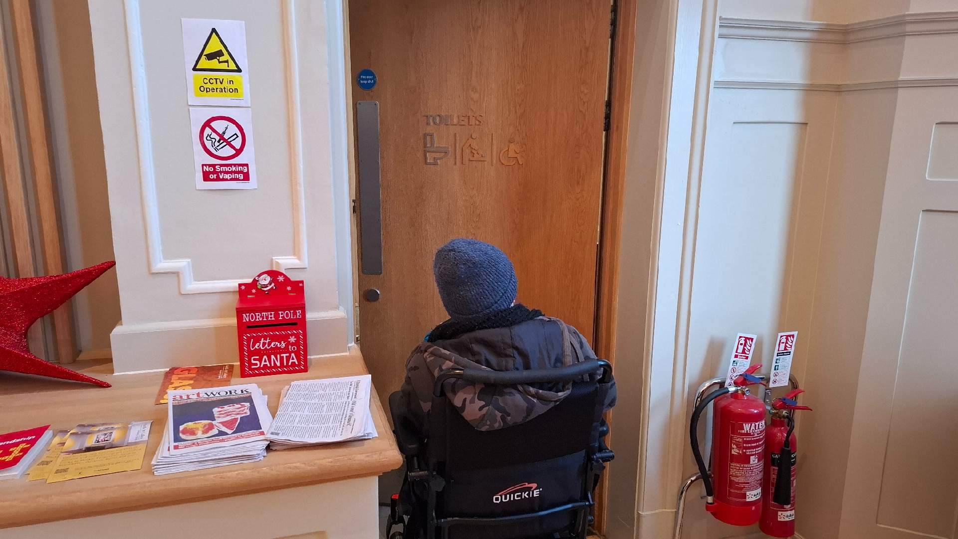 Poor signage on door - lack of contrast